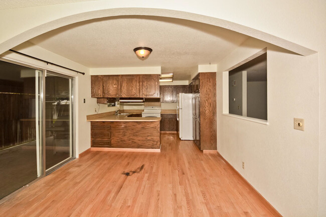 Building Photo - 3 Bedroom 2 Bathroom home in SW Boise