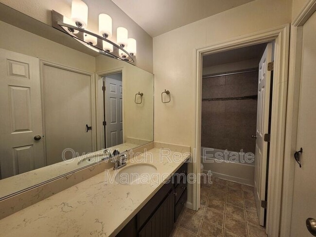 Building Photo - 1810 Congress Cir