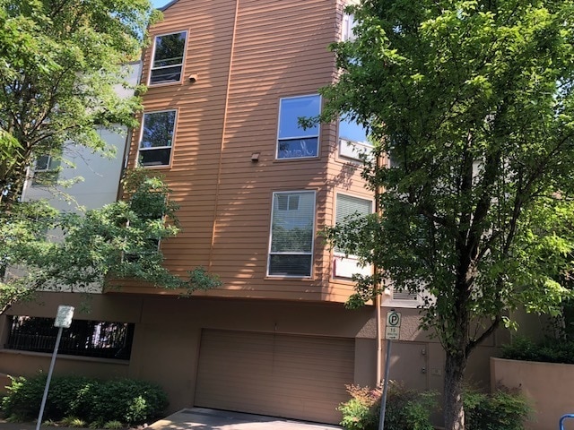 Building Photo - 1535 SW Clay St #106 ~ Clay Street Commons...