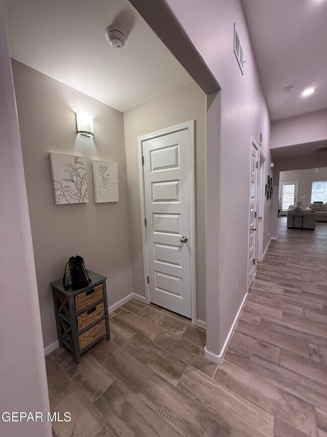 Building Photo - 13841 Paseo Central Ave