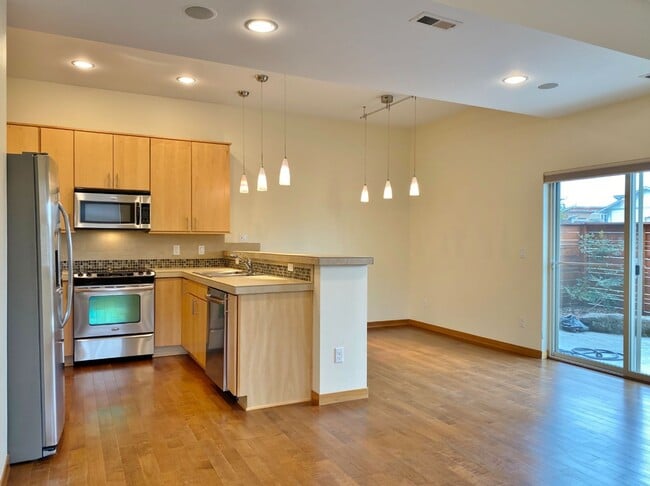 Building Photo - Eagle Crest Condo at Lone Pine