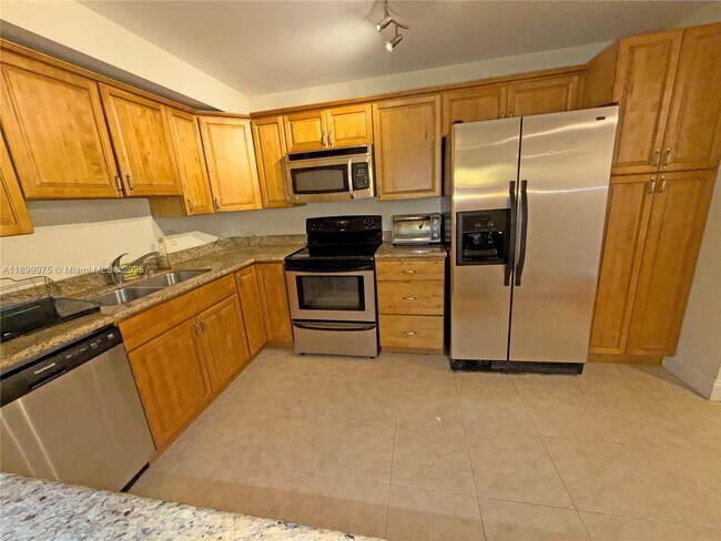 Building Photo - 400 Leslie Dr