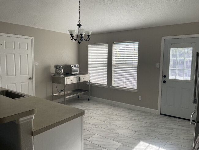 Building Photo - Begin the school year in this wonderful single story home with a spacious floorpan in Indian Forest.