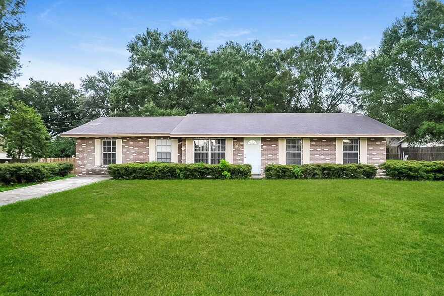 Building Photo - 3412 Groveview Dr