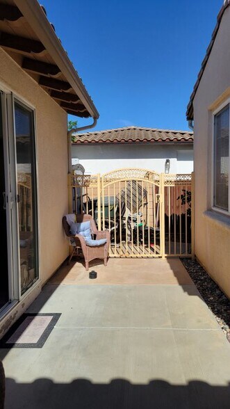 Building Photo - 21672 Front