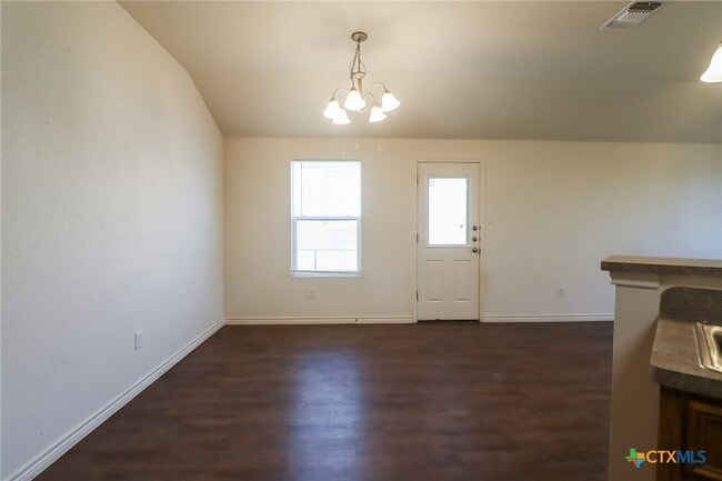 Building Photo - 909 Lasso Dr