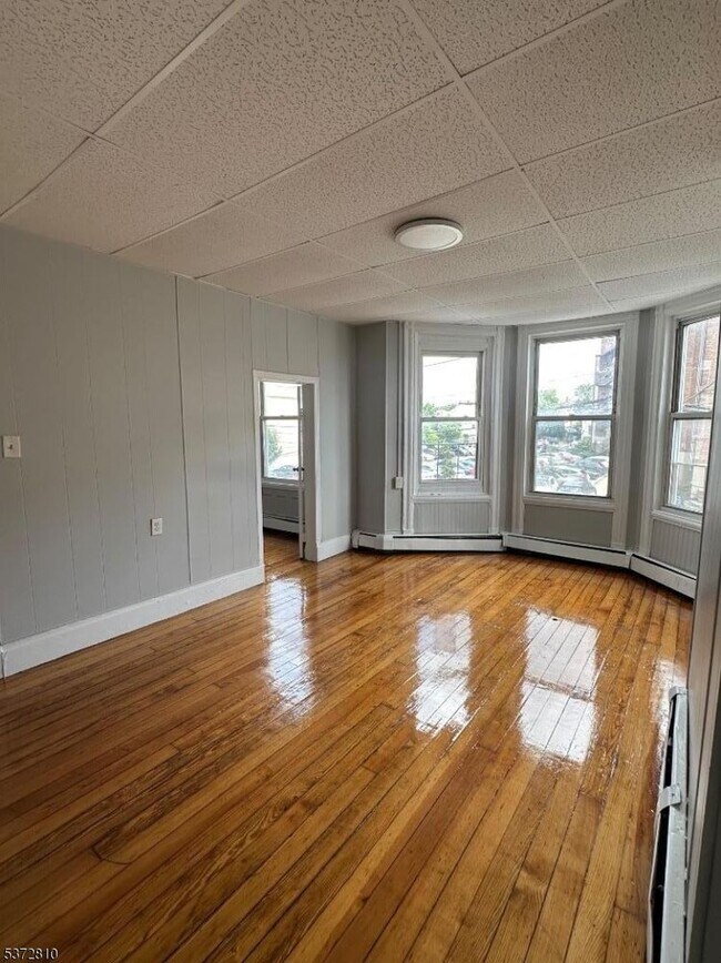Building Photo - 56 Vanderpool St