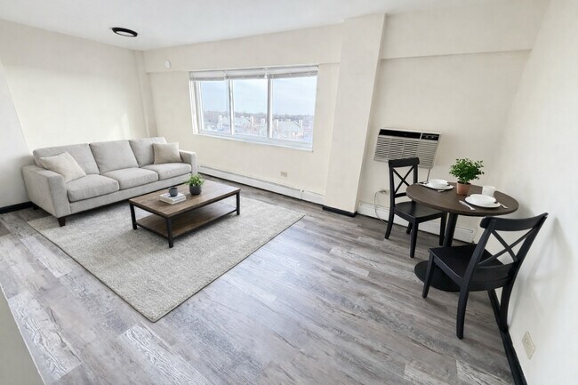 Building Photo - 1400 Chicago Ave