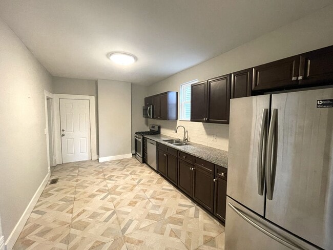 Building Photo - 85 Reeb Ave