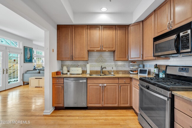 Building Photo - 160 Main St