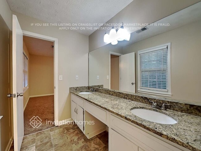 Building Photo - 990 Thousand Oaks Dr