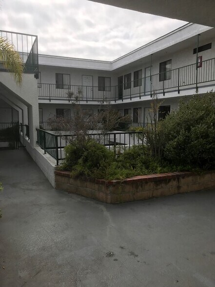 Building Photo - 13929 Doty Ave
