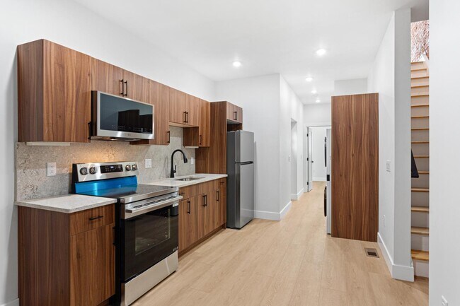 Building Photo - 116 E Huntingdon St