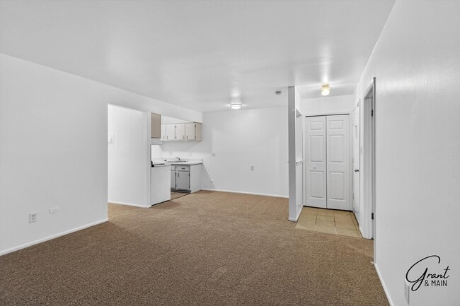 Building Photo - 22330 W Warren Ave