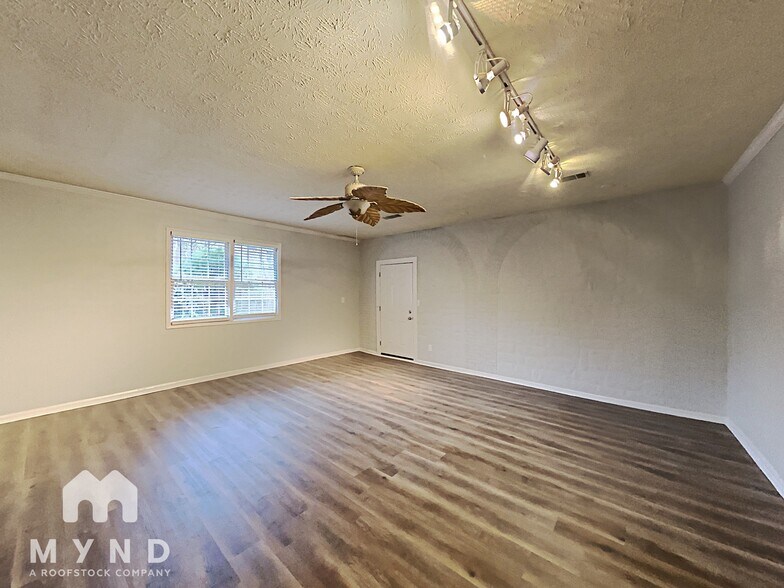 Building Photo - 1600 Arden Dr SW