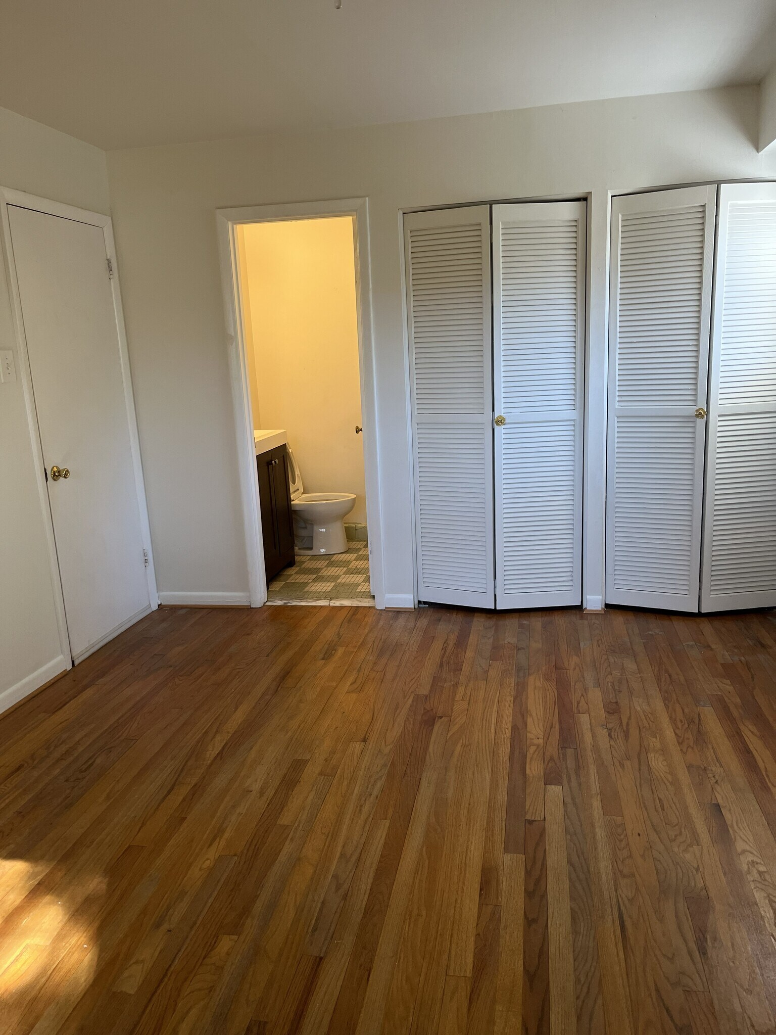 Building Photo - 10518 Weymouth St