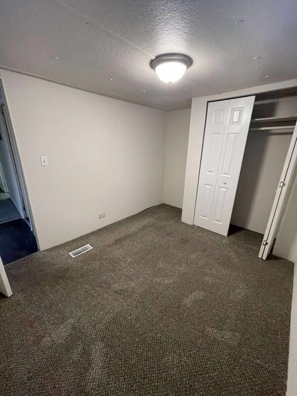 Building Photo - 400 Ball Park Rd