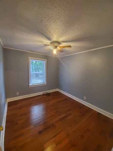 Bedroom - 119 Avery St