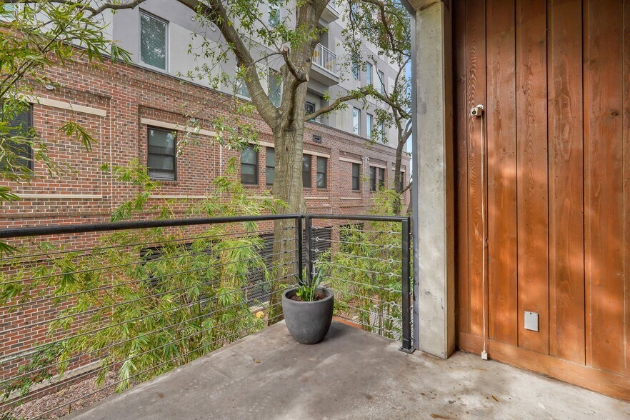 Building Photo - 536 Selma St