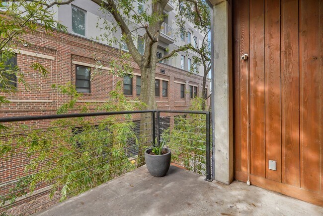 Building Photo - 536 Selma St