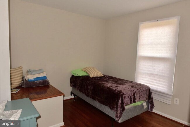 Building Photo - 11778 Hollyview Dr