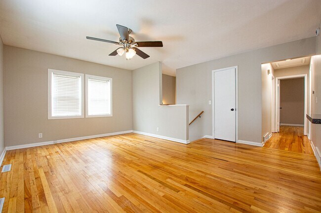 Building Photo - Adorable 3 Bedroom / 1 Bath Split Entry Home in Carter Lake with 2 Car Detach Garage!