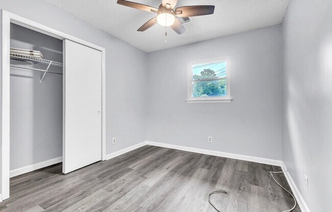 Building Photo - 3962 Fairfield Dr