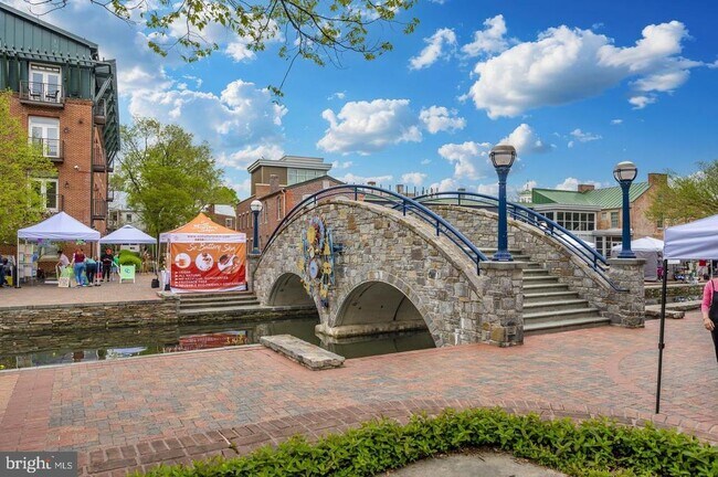 Building Photo - 10 W All Saints St