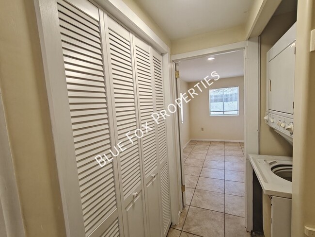 Building Photo - 3020 N Park Ave