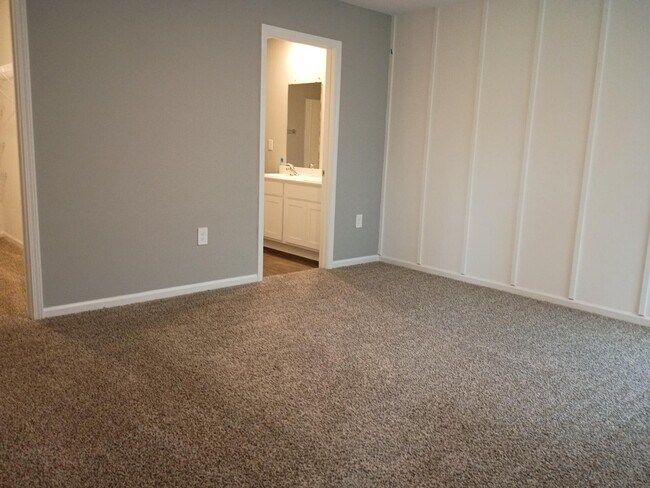 Building Photo - 2816 Buck Creek Pl