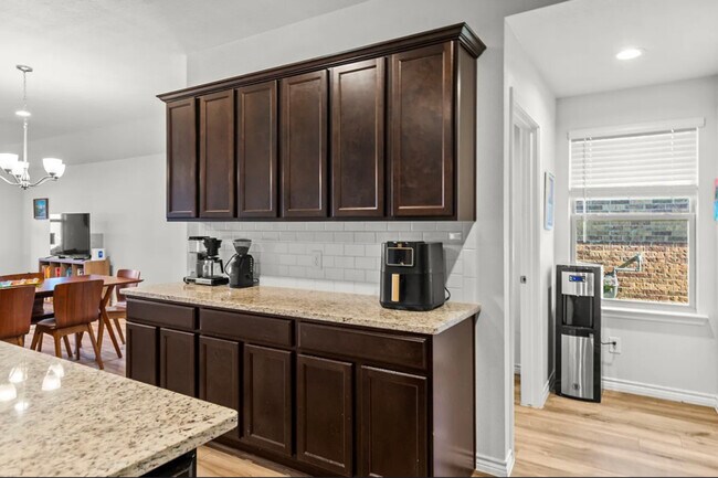 Building Photo - 7302 Star Gazer Dr