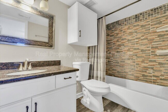 Building Photo - 18617 Egret Bay Blvd