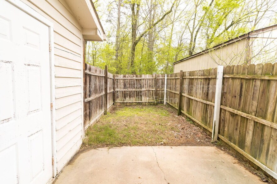 Building Photo - 1118 McBrien Rd