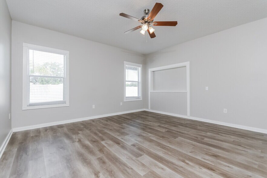 Building Photo - 477 Acacia Tree Way