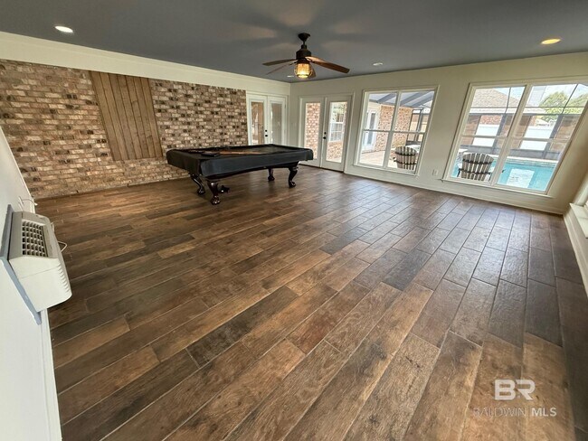 Building Photo - 33701 Rosalia Ave