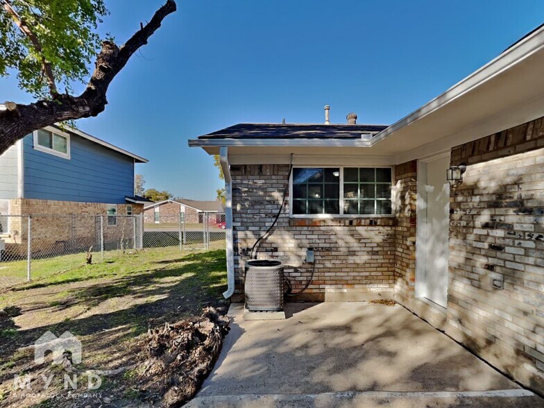 Building Photo - 11362 Quail Run St