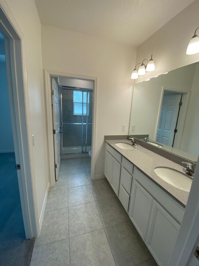 Building Photo - Charming 3 Bed, 2.5 Bath Rental in Lithia,...