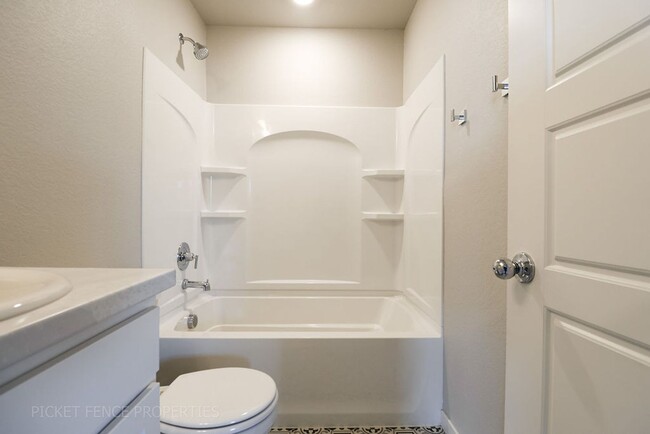 Building Photo - New Townhome in Downtown Johnstown