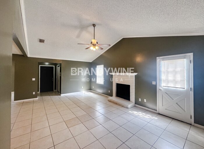 Building Photo - 3931 Hunters Lake Cir W