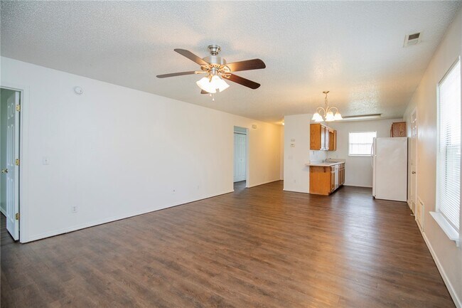 Building Photo - 2509 Parkcrest Dr