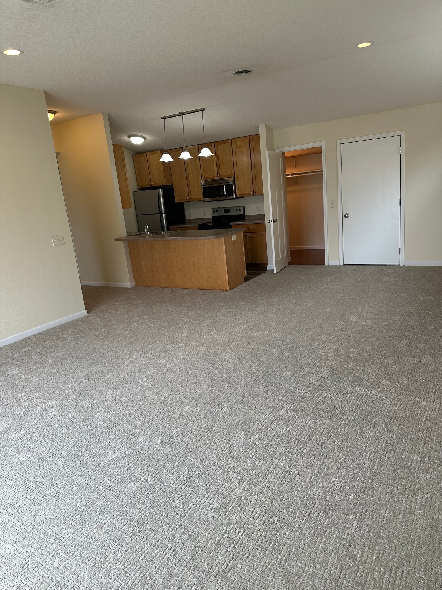 Building Photo - 2404 3rd Ave SE