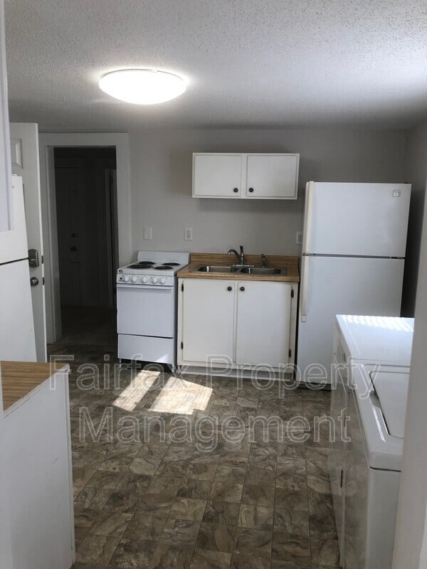 Building Photo - 301 E Lawson St