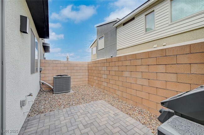 Building Photo - 9276 Desert Pearl Ave
