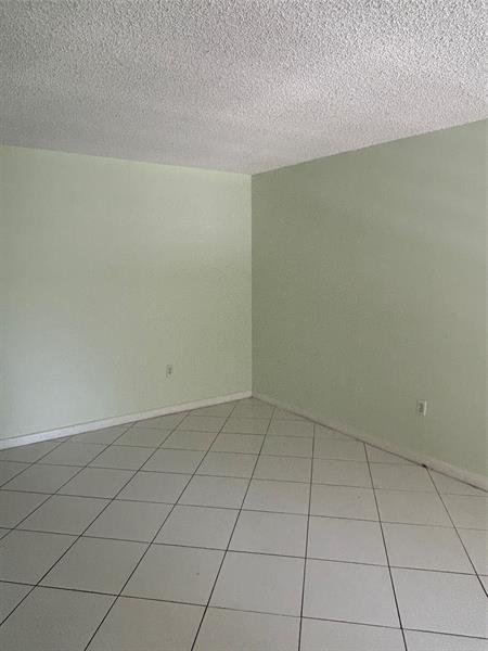 Building Photo - 9100 Lime Bay Blvd