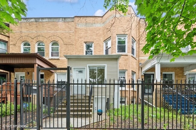 Primary Photo - 4229 S Prairie Ave