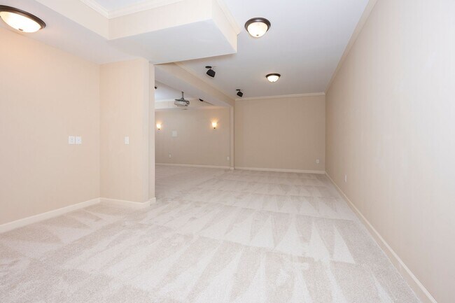 Building Photo - 130 Alpine Ct