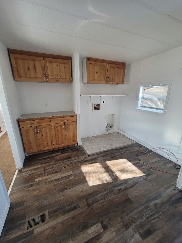 Building Photo - 595 Charles Ave