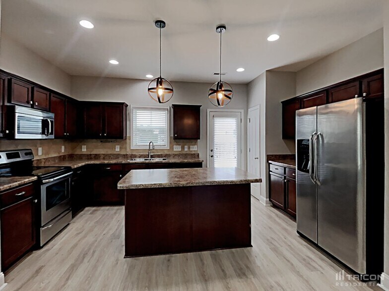 Building Photo - 87 Summerseat Way