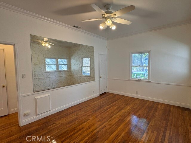 Building Photo - 1325 E Altadena Dr