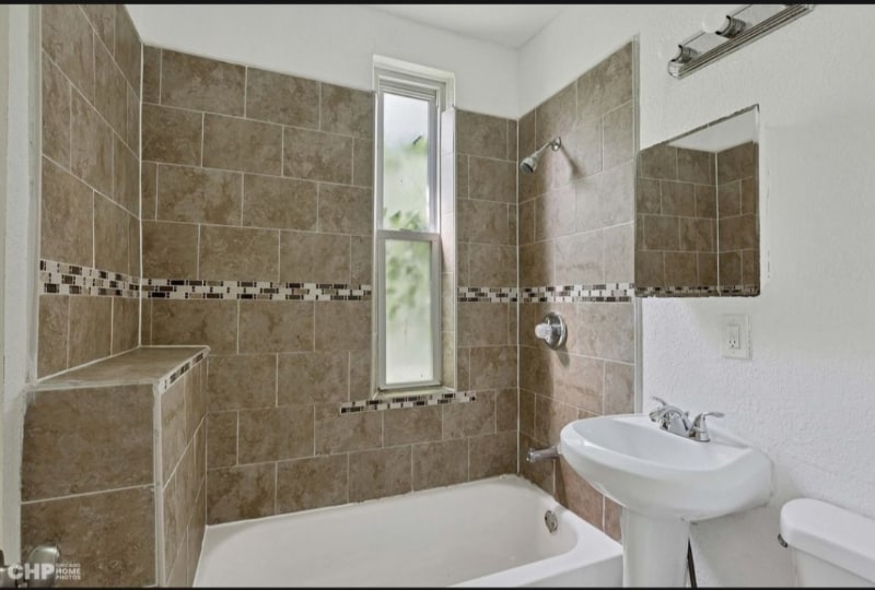 Building Photo - 1124 S Sacramento Blvd